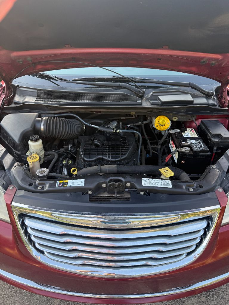 2014 Chrysler Town & Country Touring - Photo 15