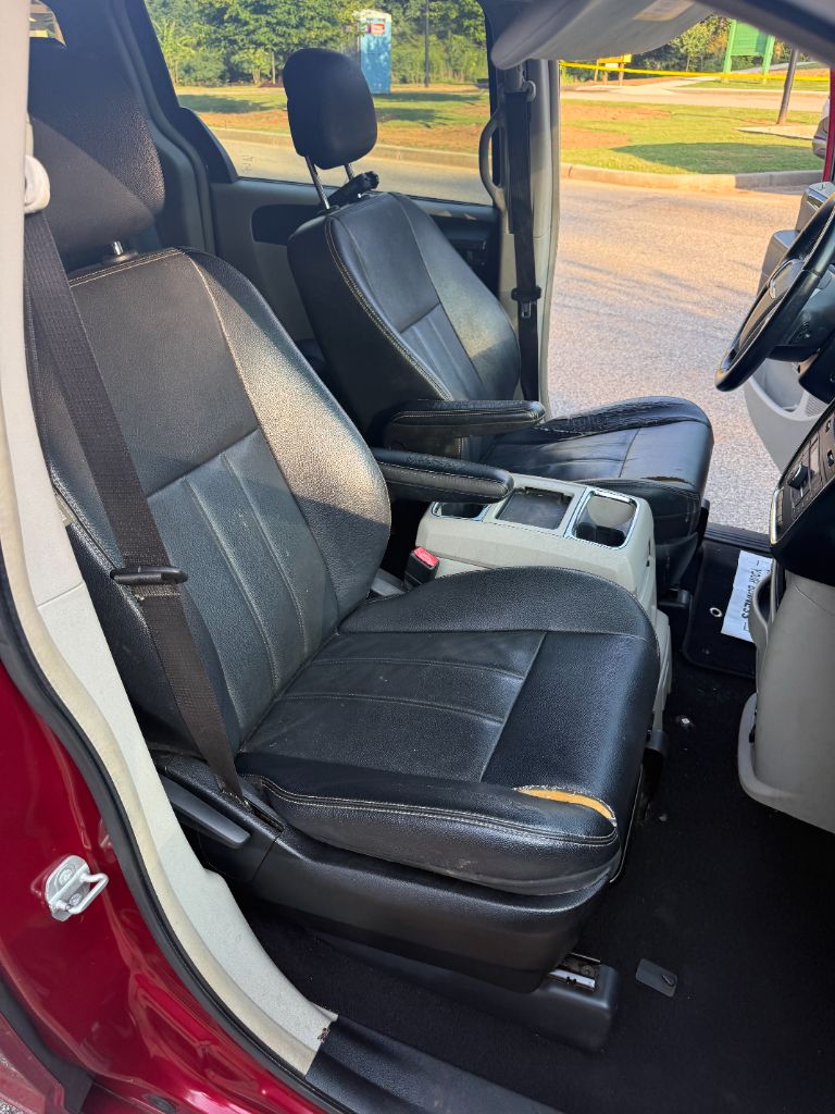 2014 Chrysler Town & Country Touring - Photo 11