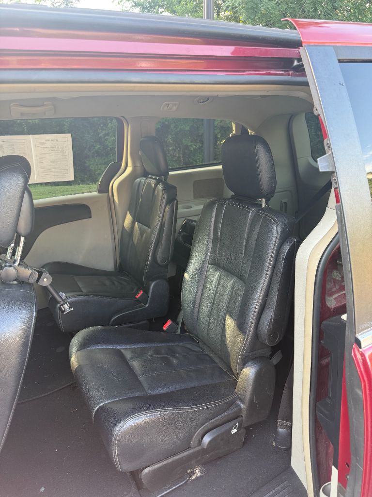 2014 Chrysler Town & Country Touring - Photo 13